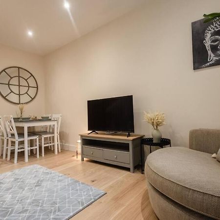 Ocean - 2 Bed Flat Sleeps 6 With Gym Access Apartment Southampton Bagian luar foto