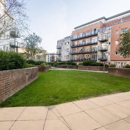 Ocean - 2 Bed Flat Sleeps 6 With Gym Access Apartment Southampton Bagian luar foto