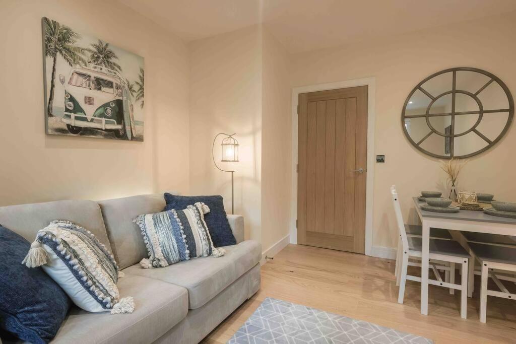 Ocean - 2 Bed Flat Sleeps 6 With Gym Access Apartment Southampton Bagian luar foto