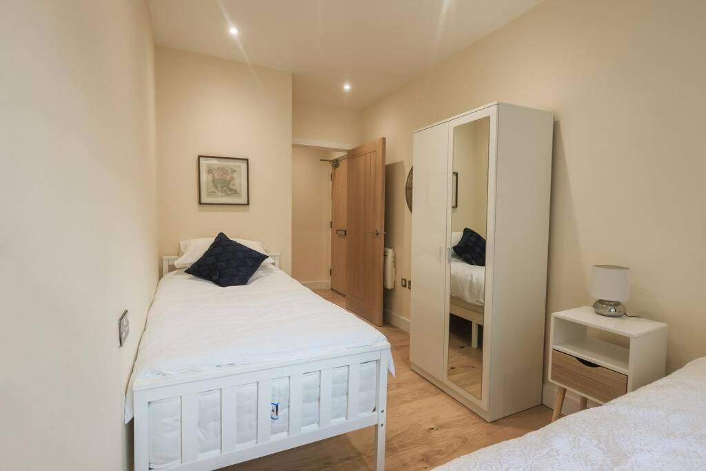 Ocean - 2 Bed Flat Sleeps 6 With Gym Access Apartment Southampton Bagian luar foto