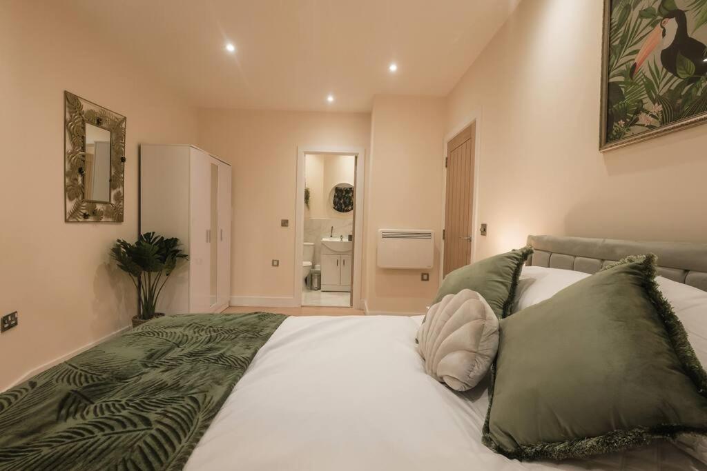 Ocean - 2 Bed Flat Sleeps 6 With Gym Access Apartment Southampton Bagian luar foto