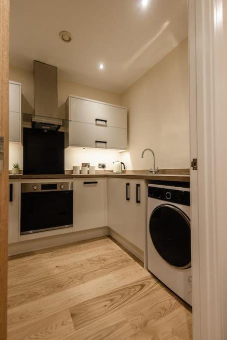 Ocean - 2 Bed Flat Sleeps 6 With Gym Access Apartment Southampton Bagian luar foto
