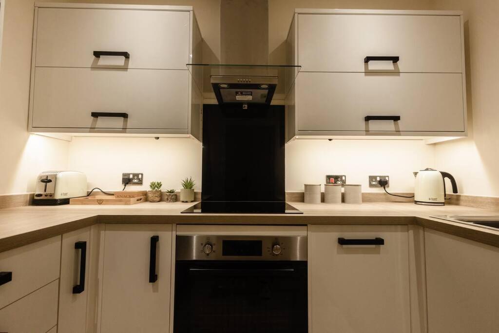 Ocean - 2 Bed Flat Sleeps 6 With Gym Access Apartment Southampton Bagian luar foto