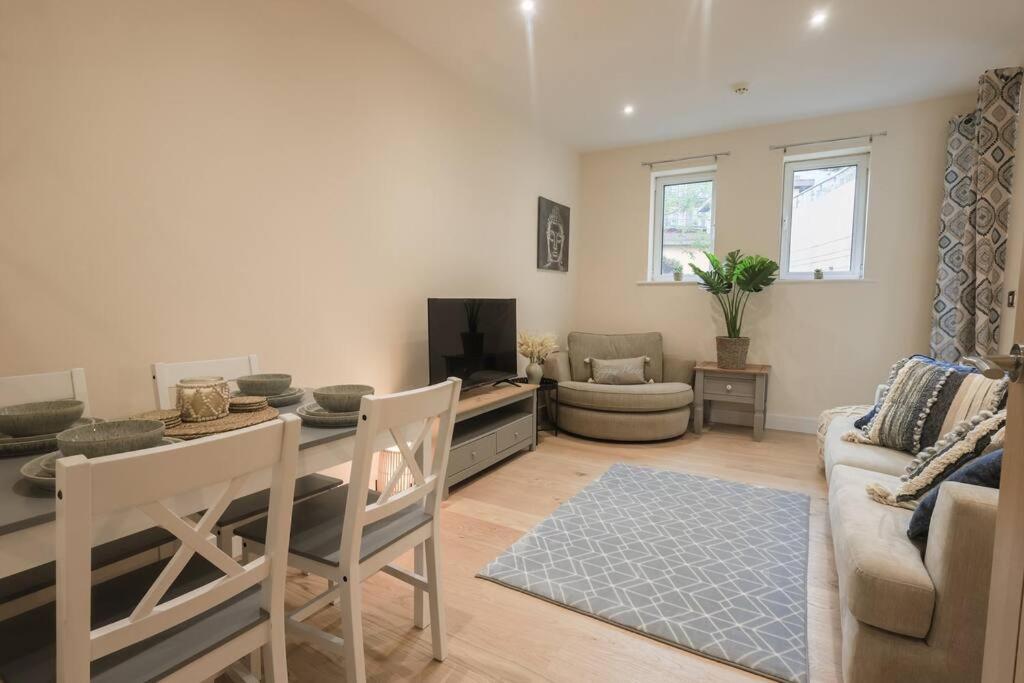 Ocean - 2 Bed Flat Sleeps 6 With Gym Access Apartment Southampton Bagian luar foto