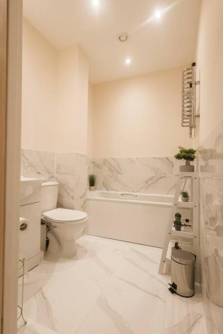 Ocean - 2 Bed Flat Sleeps 6 With Gym Access Apartment Southampton Bagian luar foto