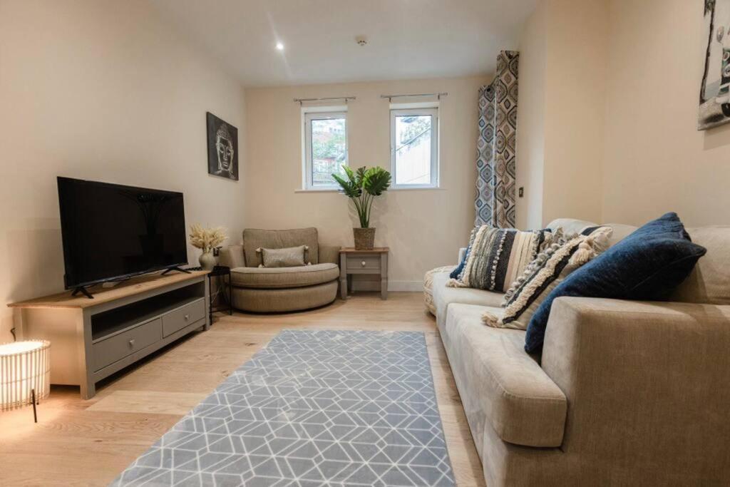 Ocean - 2 Bed Flat Sleeps 6 With Gym Access Apartment Southampton Bagian luar foto